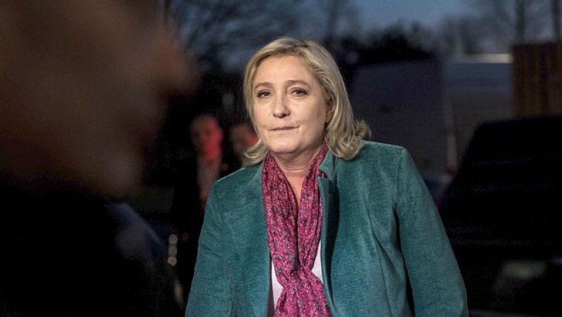 Radio 5 Actualidad - Marine Le Pen se ve como presidenta de Francia - 10/12/15 - Escuchar ahora