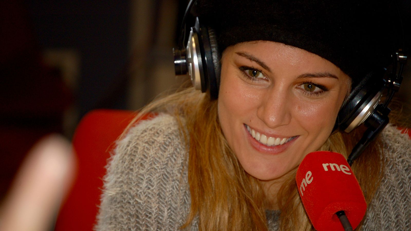 No es un día cualquiera - Edurne - Escuchar ahora