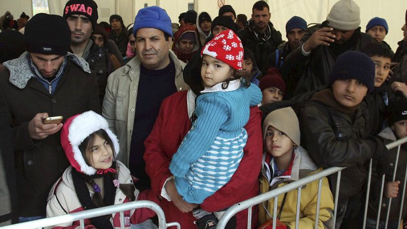 Entre paréntesis - Las ONG reivindican una migración segura y legal en el Día del Migrante - 18/12/15