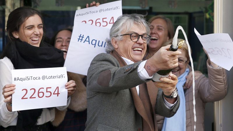 Diario de las 2 - El primer premio del Ni�o, el 22.654, muy repartido - Escuchar ahora