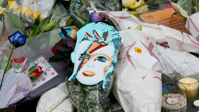 Entre parntesis - Conmocin por la muerte de David Bowie - Escuchar ahora