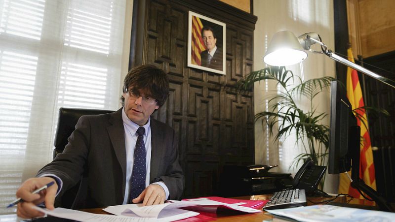 Boletines RNE - Puigdemont toma posesión esta tarde de su cargo como president de la Generalitat - Escuchar ahora