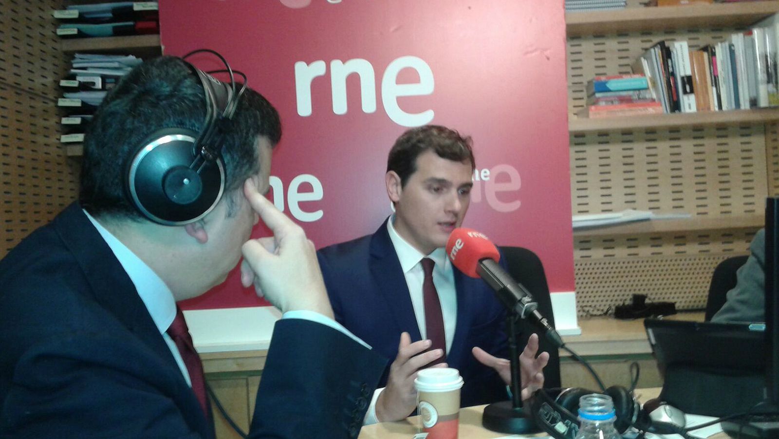 Especial informativo constitución de las Cortes - Albert Rivera: "Mi partido ha hecho de impulsor, porque parecía imposible que PP y PSOE llegaran a un acuerdo" - Escuchar ahora