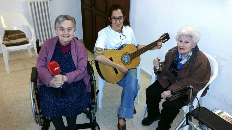 Radio 5 Actualidad - La musicoterapia hace felices a nuestros mayores - 25/01/16
