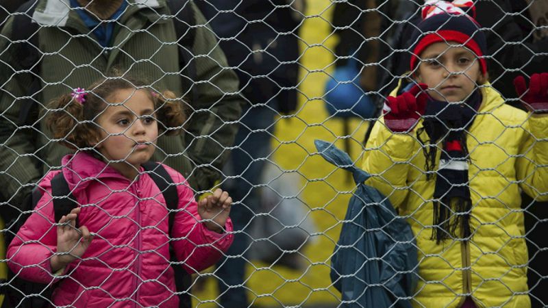 Entre paréntesis - ONG's piden un plan europeo para proteger a los menores refugiados - 17/02/16