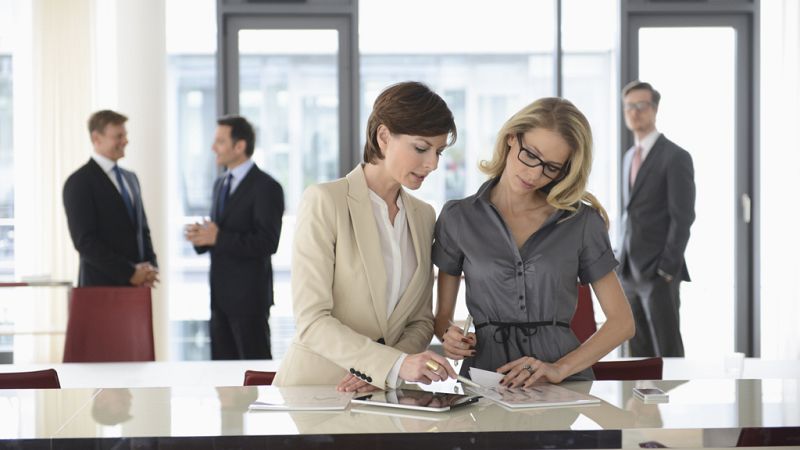 Entre paréntesis - Los datos de la brecha salarial en España - Escuchar ahora