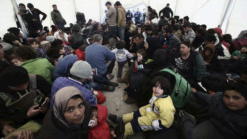 Boletines RNE - Merkel busca el apoyo de Hollande para afrontar la crisis de los refugiados - Escuchar ahora
