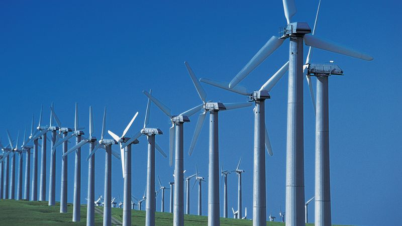 Entre paréntesis - España debería invertir 10.000 millones al año para cumplir con la reeducción de emisión de CO2 - Escuchar ahora