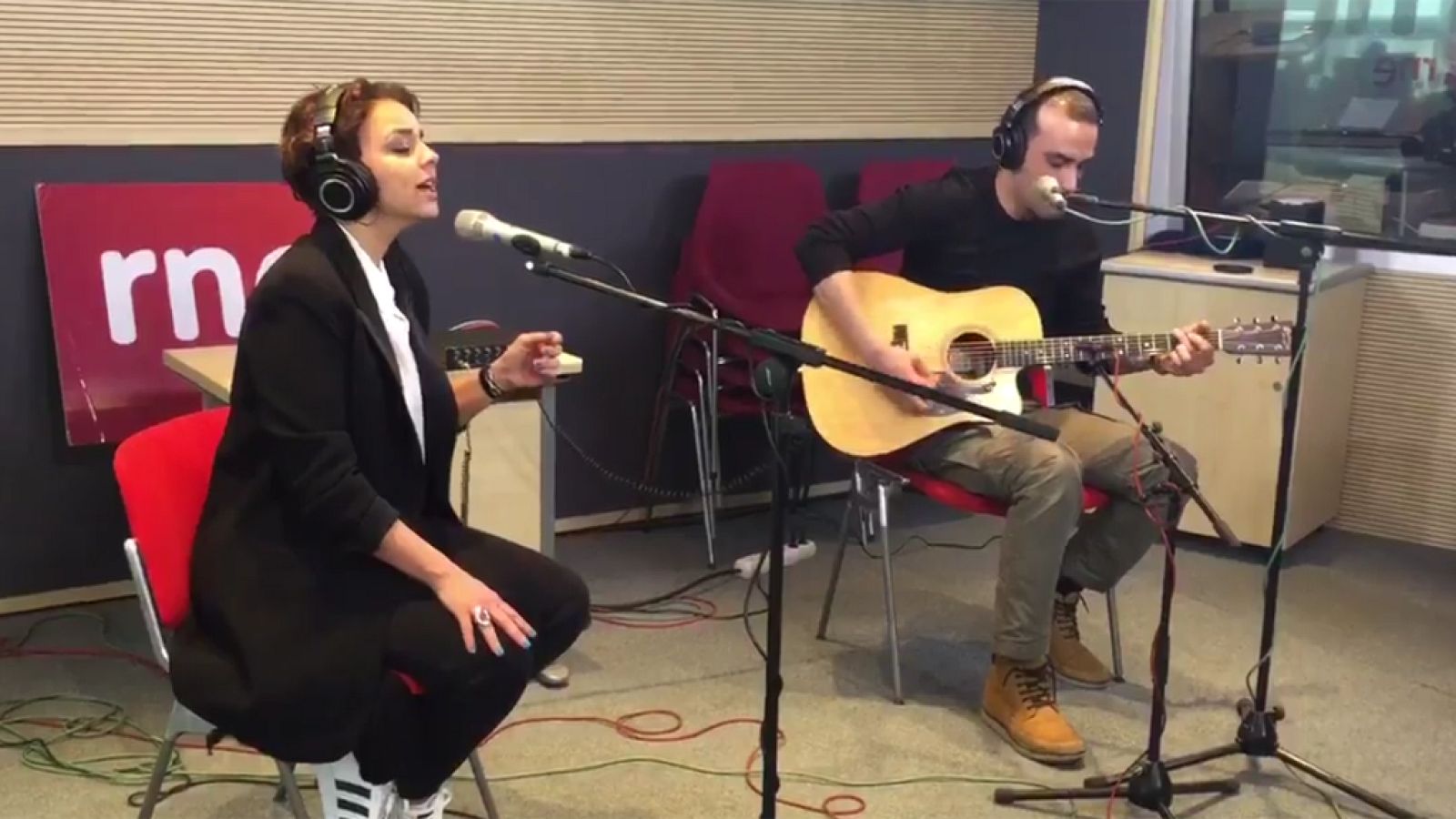 Las mañanas de RNE - Chenoa interpreta en directo "Hasta la luna" - Escuchar ahora