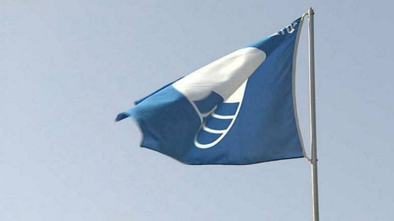 Radio 5 Actualidad - Las costas españolas lideran el ránking mundial de playas con banderas azules - Escuchar ahora