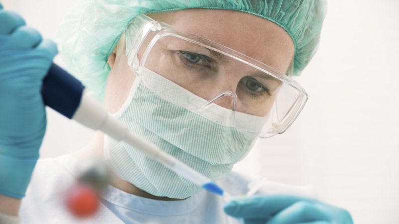 A hombros de gigantes - Carlos Andradas, rector de la Complutense: Hay que ir a una estructura más racional y eficiente que permita afrontar nuevos retos docentes y de investigación - 09/05/16 - Escuchar ahora