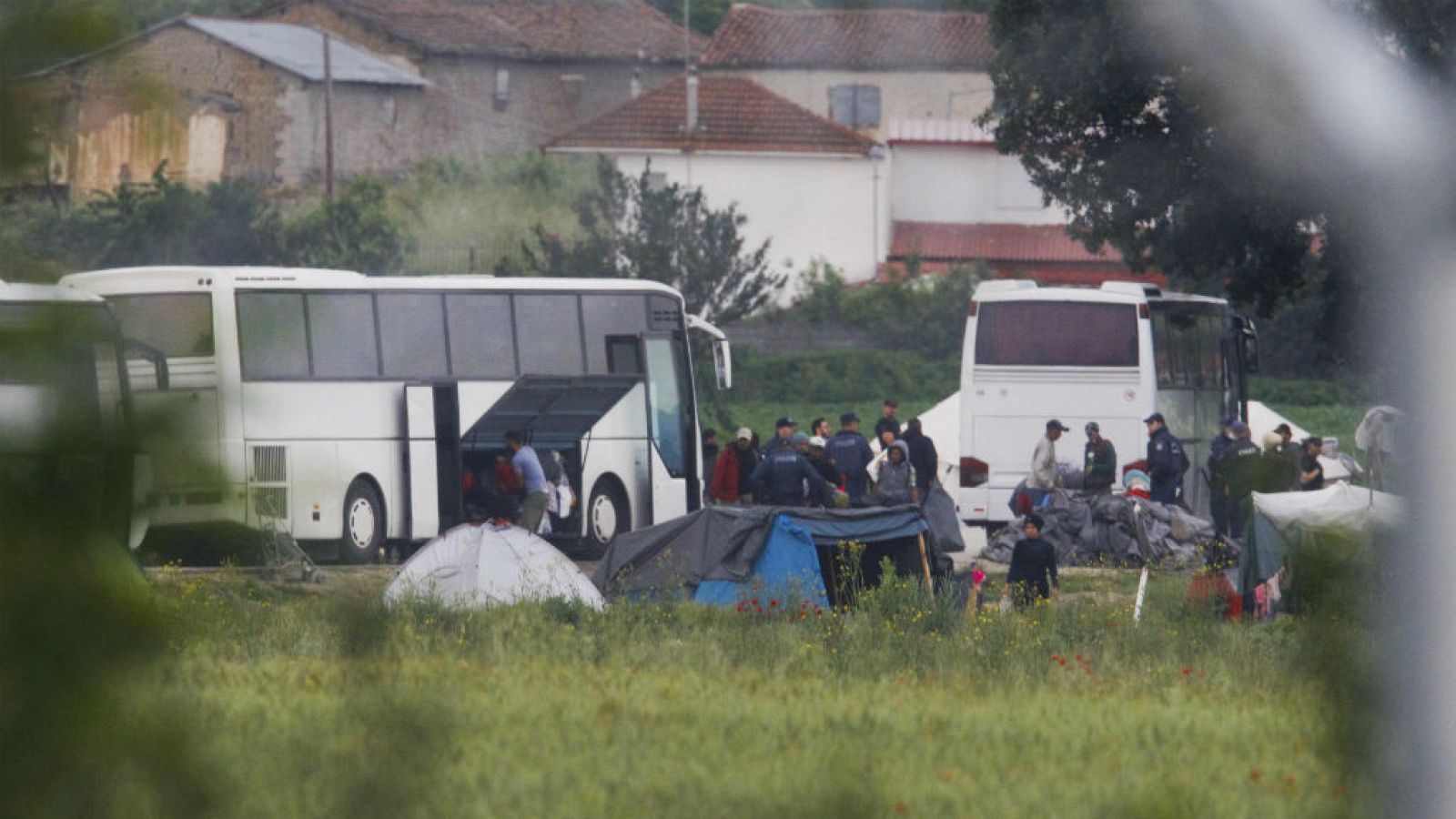 Las mañanas de RNE - Esther Serra, cooperante: "Los refugiados del campamento de Idomeni tienen mucho miedo" - Escuchar ahora