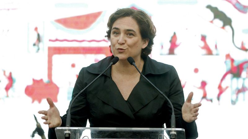 Las mañanas de RNE - Ada Colau rechaza la agresión sufrida por dos azafatas - Escuchar ahora