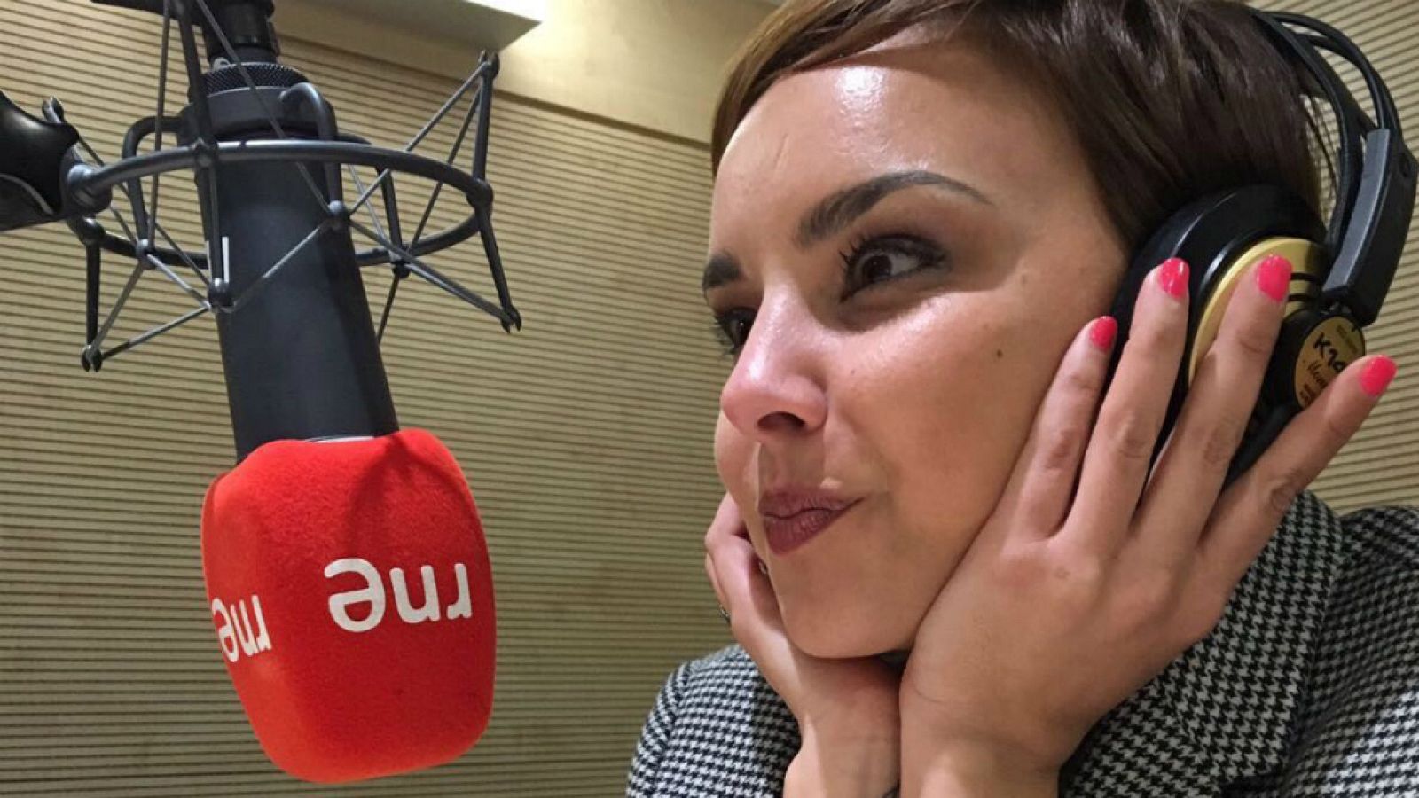 Gente despierta - Chenoa publica 'Soy humana' - Escuchar ahora