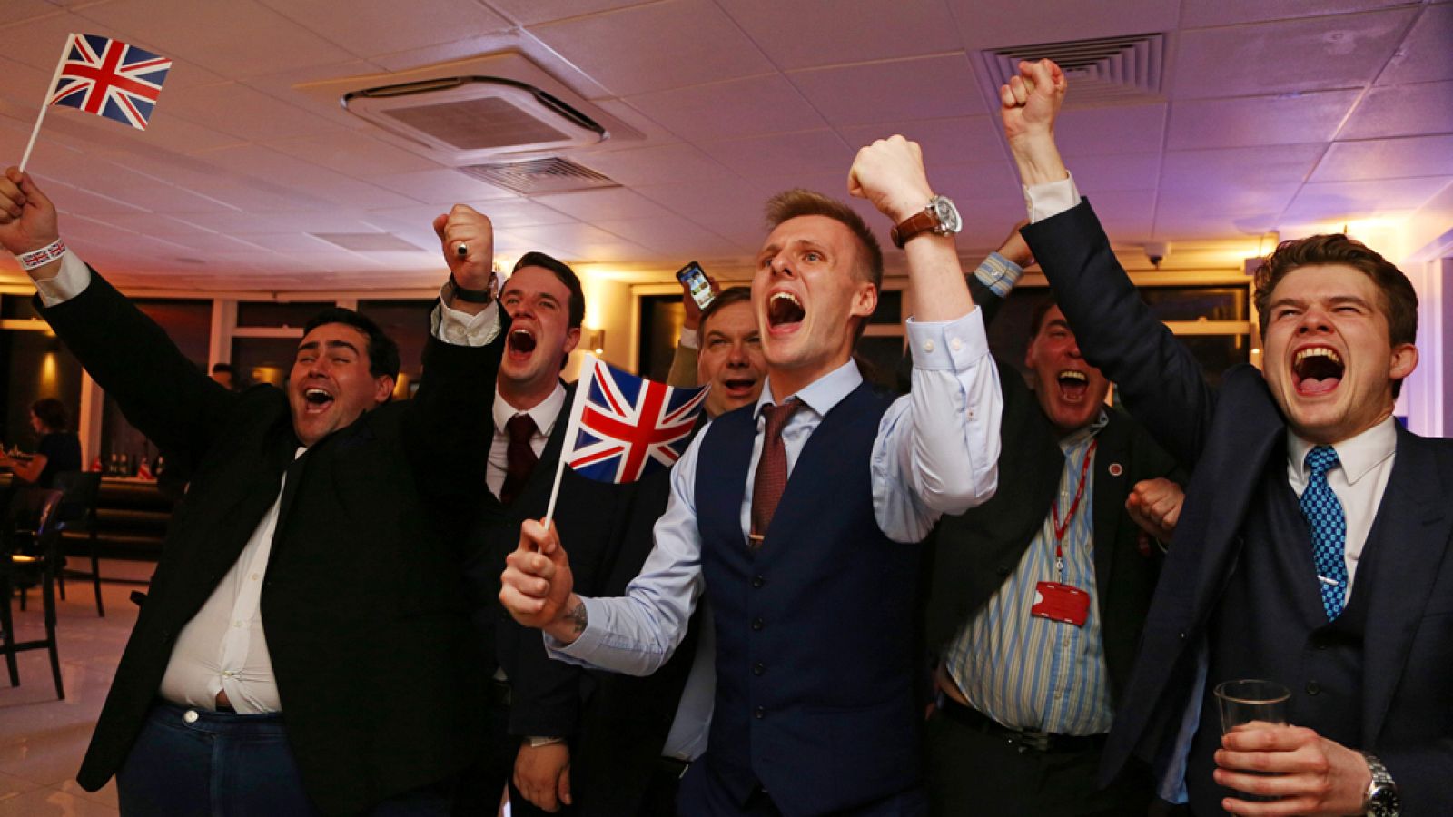 Las mañanas de RNE - Araceli Mangas: "A España el 'brexit' le va afectar muchísimo porque es nuestro primer socio comercial" - Escuchar ahora