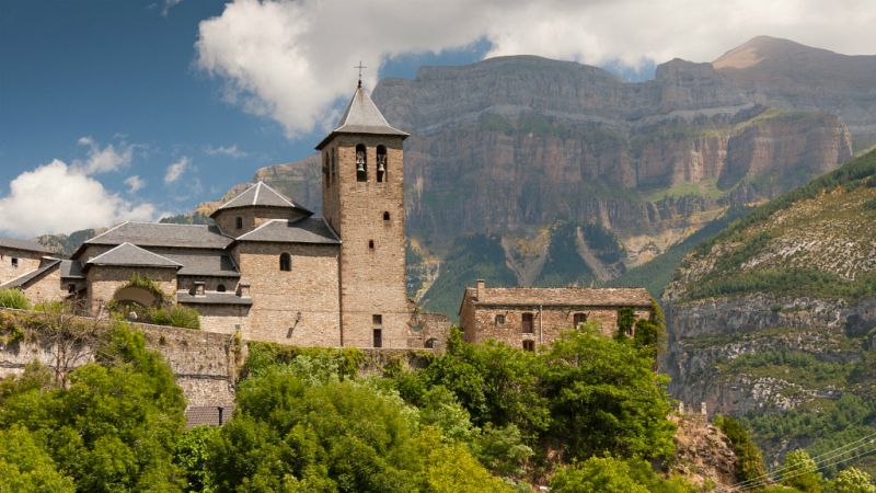 Entre paréntesis - Parque Nacional de Ordesa y Monte Perdido, un paisaje magnífico enriquecido con una rica tradición popular - Escuchar ahora