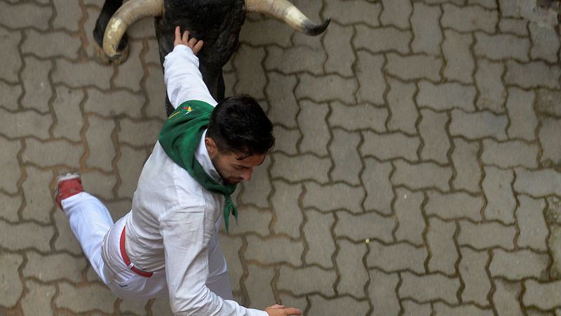 Tercer encierro : dos heridos por asta de toro - Escuchar ahora