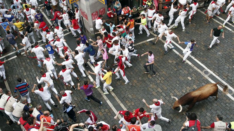 Sanfermines 2016 - Bonitas carreras en el quinto encierro de Sanfermines - 11/07/16 - Escuchar ahora
