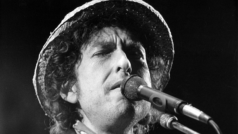 Especiales RNE - Especial canciones para volver a casa por Navidad, con Esther Ferrero - 25/12/16 - Escuchar ahora