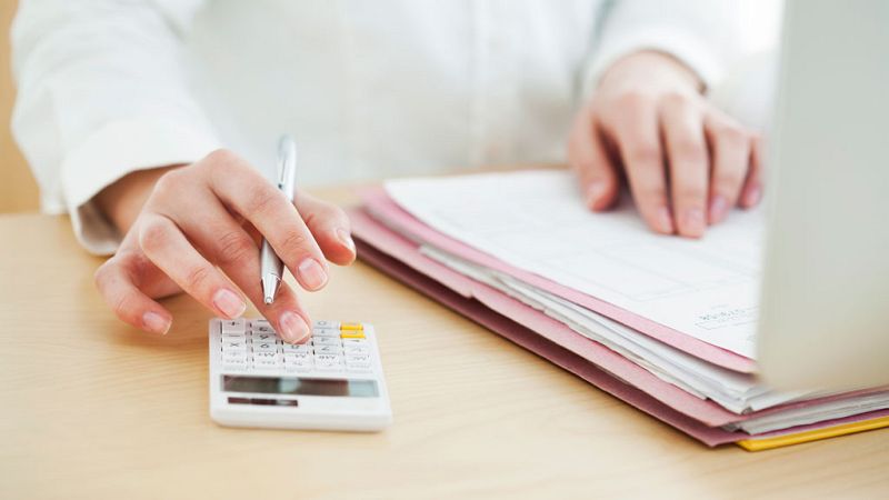 El canto del grillo - Los emigrantes y Hacienda - Escuchar ahora