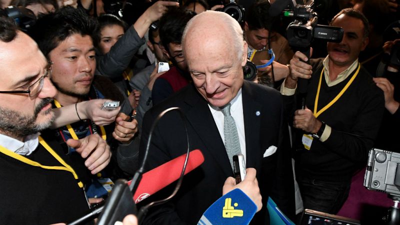 Boletines RNE - Cara y cruz en las conversaciones para el alto el fuego en Siria - 24/01/17 - Escuchar ahora