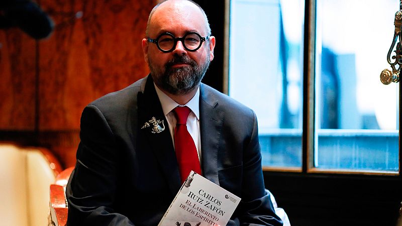 No es un día cualquiera - Carlos Ruiz Zafón: "La labor del escritor es un tanto solitaria"