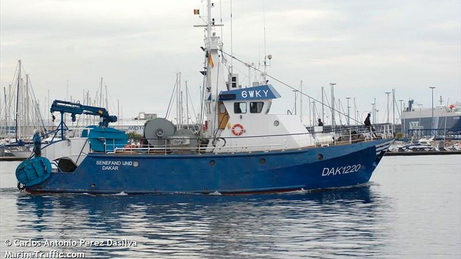 Buscan a tres tripulantes tras hundirse un barco gallego en Senegal