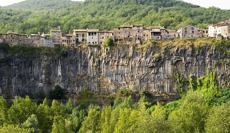 Marca España - La Garrotxa, románico y volcanes