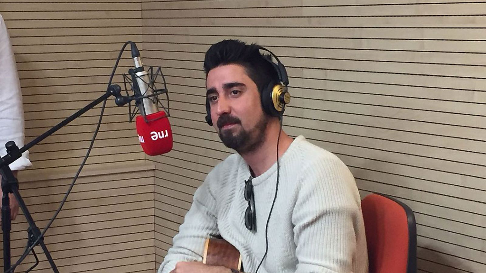 Las mañanas de RNE - Álex Ubago interpreta en directo "Entre tu boca y la mia" - Escuchar ahora