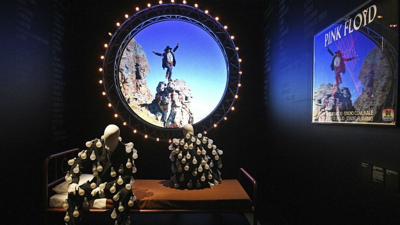 Radio 5 Actualidad - Londres rinde homenaje a la mítica banda Pink Floyd - 10/05/17