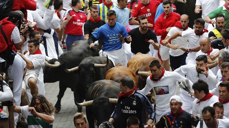 Sanfermines 2017 - Dos heridos por asta de toro en el séptimo encierro de 2017