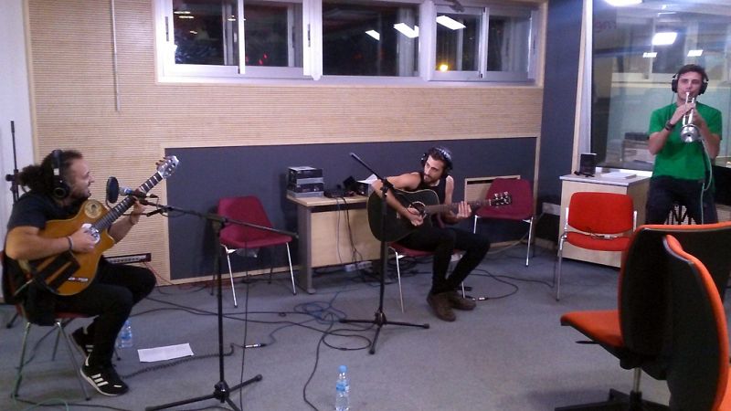 Madrugadas de verano - El Sombrero del Abuelo: una nueva identidad para 'Desechos de autor' - Escuchar ahora