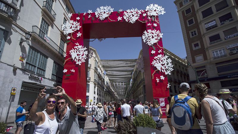 Los taxistas inician por sorpresa una huelga indefinida durante la Feria de Málaga