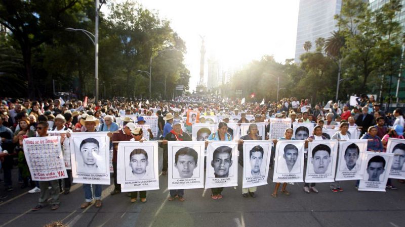 Entre paréntesis - La matanza de Ayotzinapa, sin resolver tres años después - Escuchar ahora