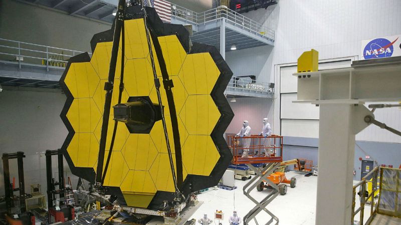 Entre paréntesis - James Webb se prepara para una misión espacial nunca vista