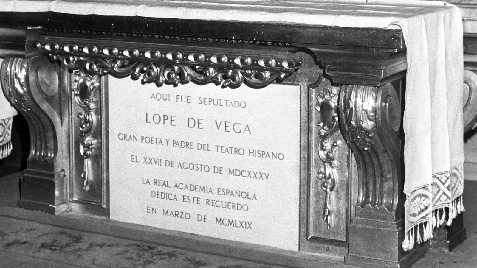 No es un día cualquiera - Los huesos de Lope de Vega - Escuchar ahora