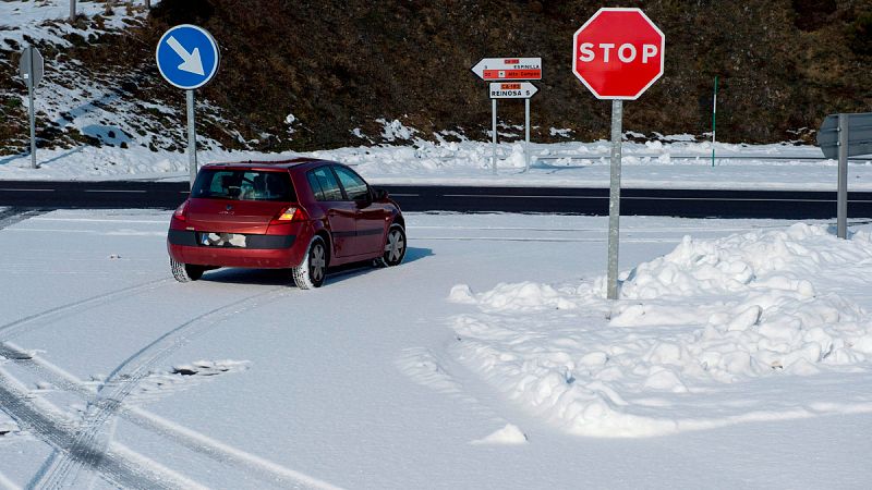 Medio centenar de vías afectadas en todo el país por inclemencias meteorológicas