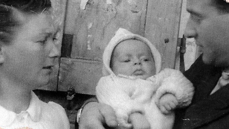 'Amor y horror nazi', romances en los barracones - El canto del grillo | Escuchar