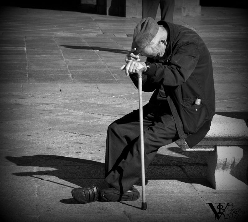 Entre paréntesis - Cada vez hay más "soledad no deseada"