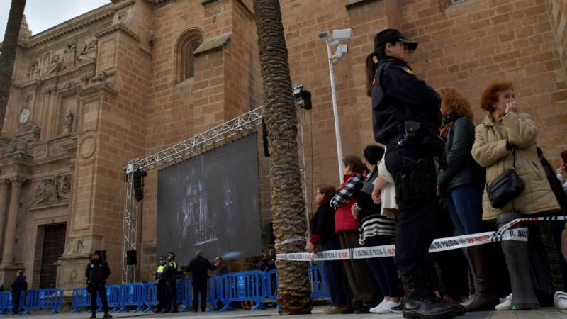 Boletines RNE - La Catedral de Almería acoge el funeral por el pequeño Gabriel Cruz - 13/03/18 - Escuchar ahora