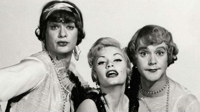 La cabina del Paradiso - Con faldas y a lo loco (1959) - 22/4/18 - Escuchar ahora