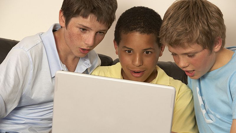 Punto de enlace - La pornografía secuestra la educación sexual de los menores - 15/06/18 - escuchar ahora