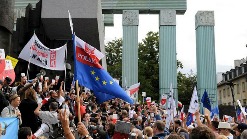 Cinco continentes - De Polonia a Malvinas, historias de justicia