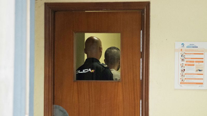 Radio 5 Actualidad - Prisión para el miembro de La Manada que robó unas gafas de sol - Escuchar ahora