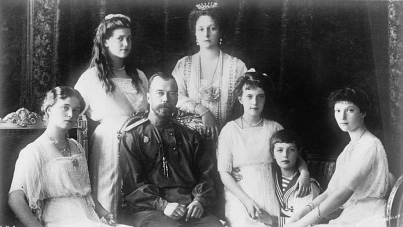 Noches de verano - Espido Freire se pone en la piel de Alejandra, la última zarina - Escuchar ahora