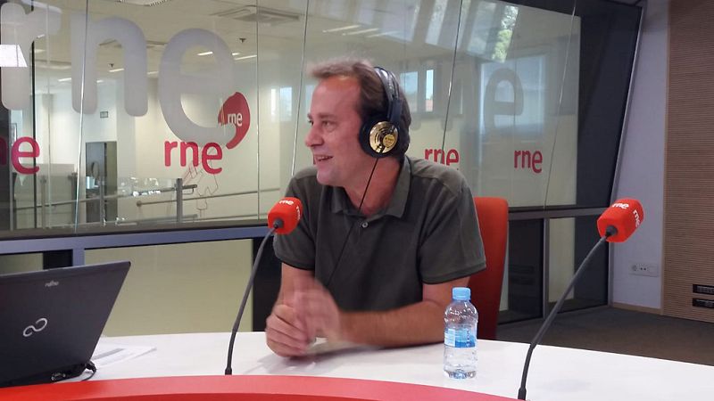 Las mañanas de RNE - Giralt Torrente: "'Mudar de piel' es un libro deliberadamente de ficción, aunque mi paternidad ha influido en la visión familiar" - Escuchar ahora