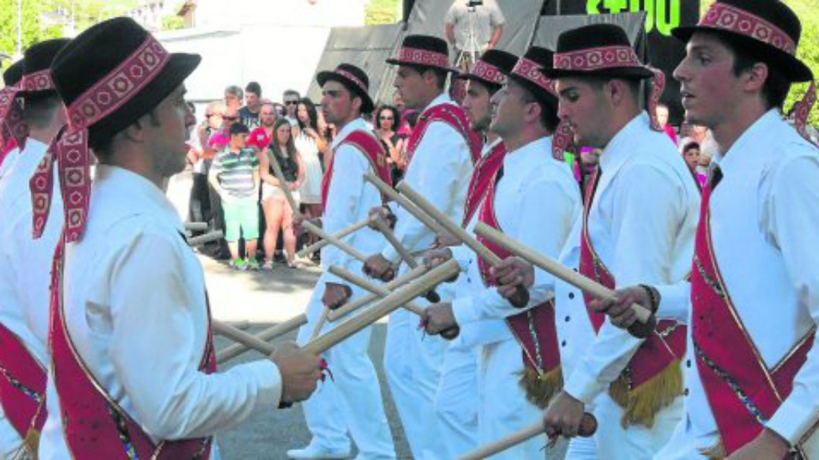 A compás - Aula de flamenco - Danza de los palos y muñeira - 04/10/18 - Escuchar ahora