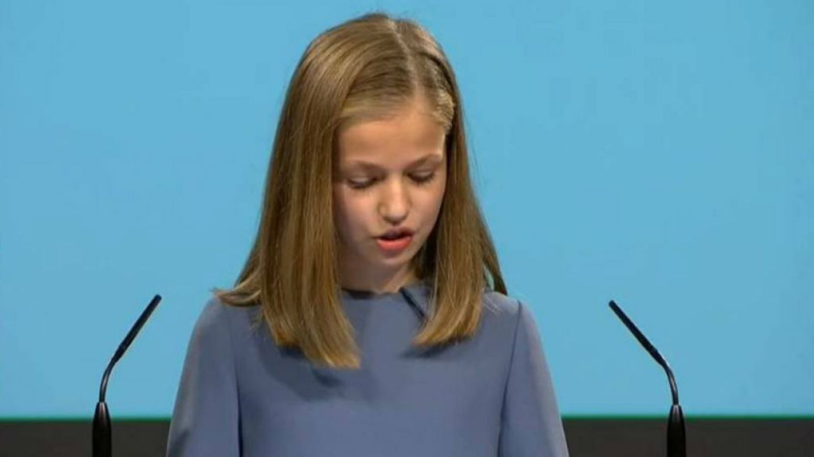 Boletines RNE - La princesa Leonor lee el artículo 1 de la Constitución en sus primeras palabras en público - 31/10/18 - Escuchar ahora