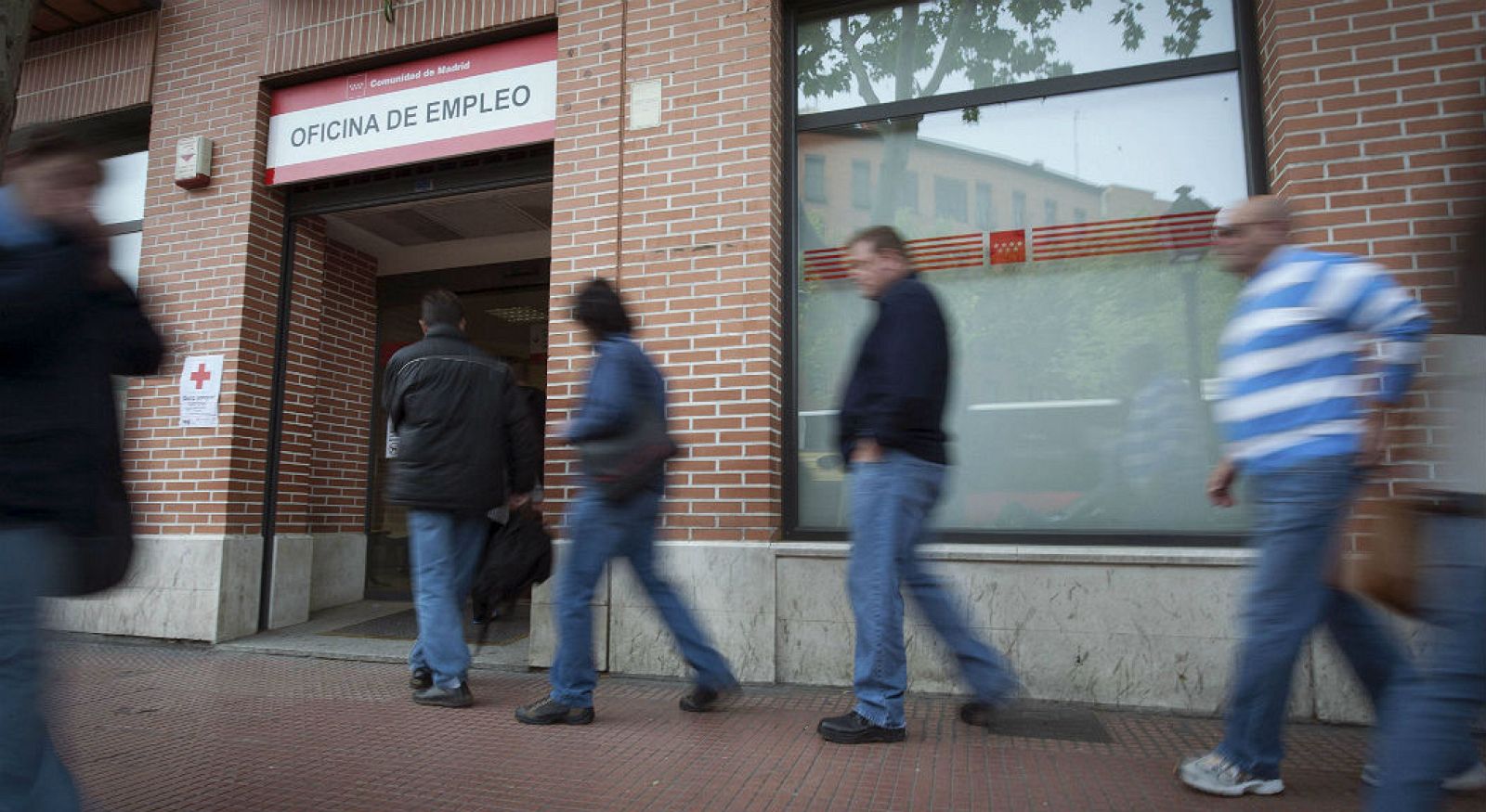 Boletines RNE - El paro subió en 52.194 personas en octubre - Escuchar ahora