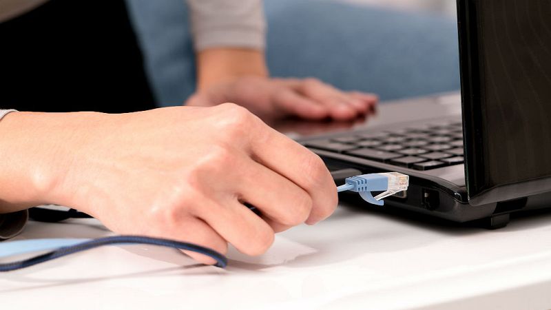 14 horas - ¿Se puede vivir al margen de las redes sociales?